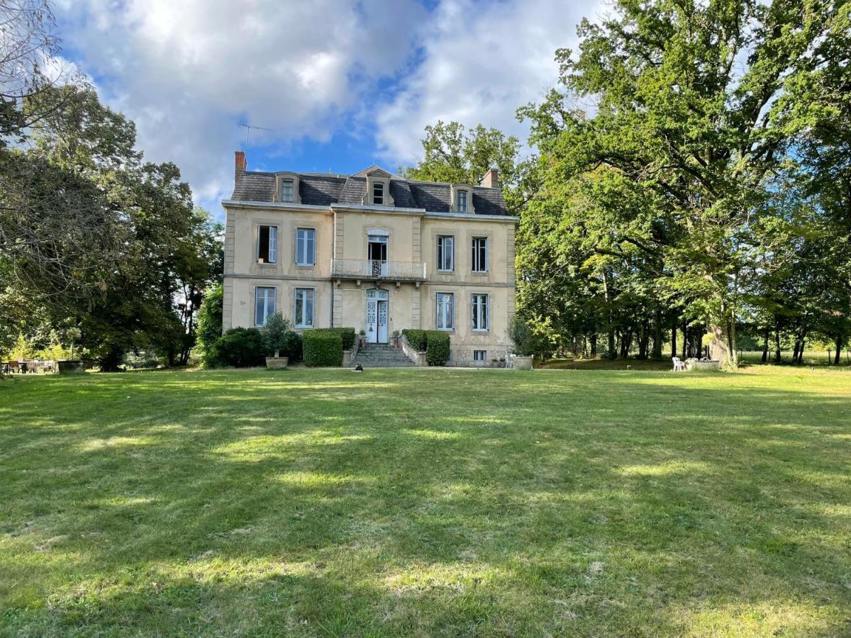 Chateau Du Grand Lucay Bourbon-lʼArchambault Екстериор снимка